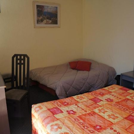 Hotel A La Grace De Dieu Brie-Comte-Robert Esterno foto