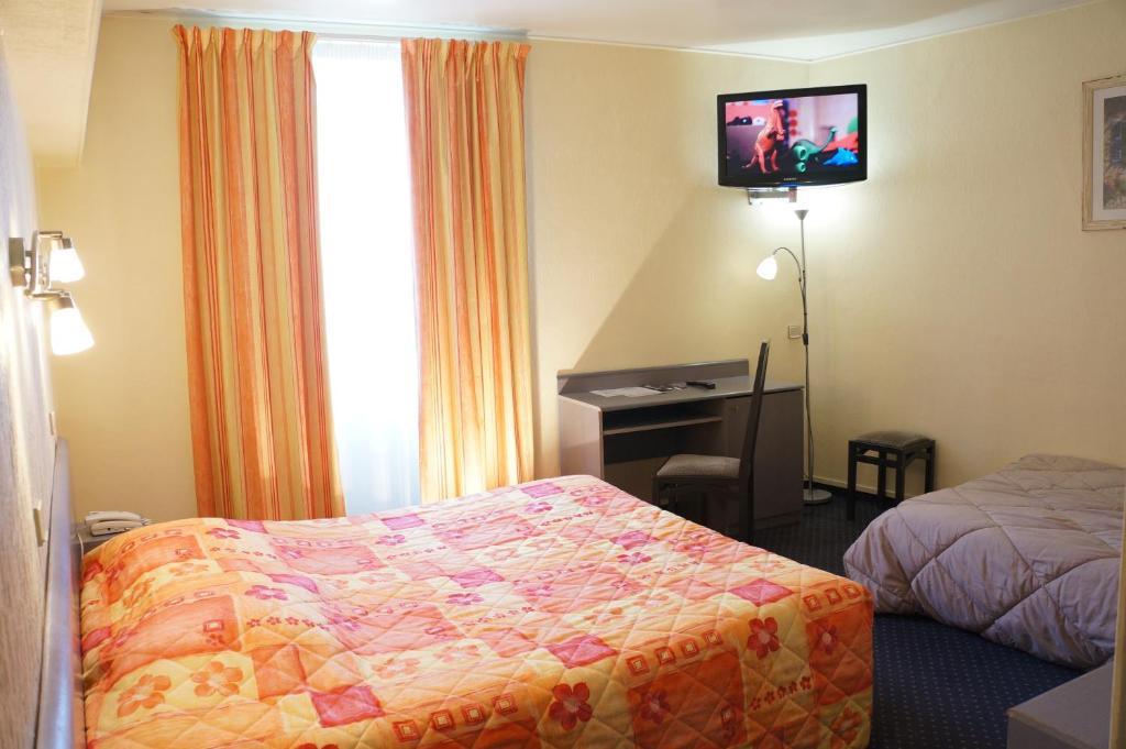 Hotel A La Grace De Dieu Brie-Comte-Robert Esterno foto
